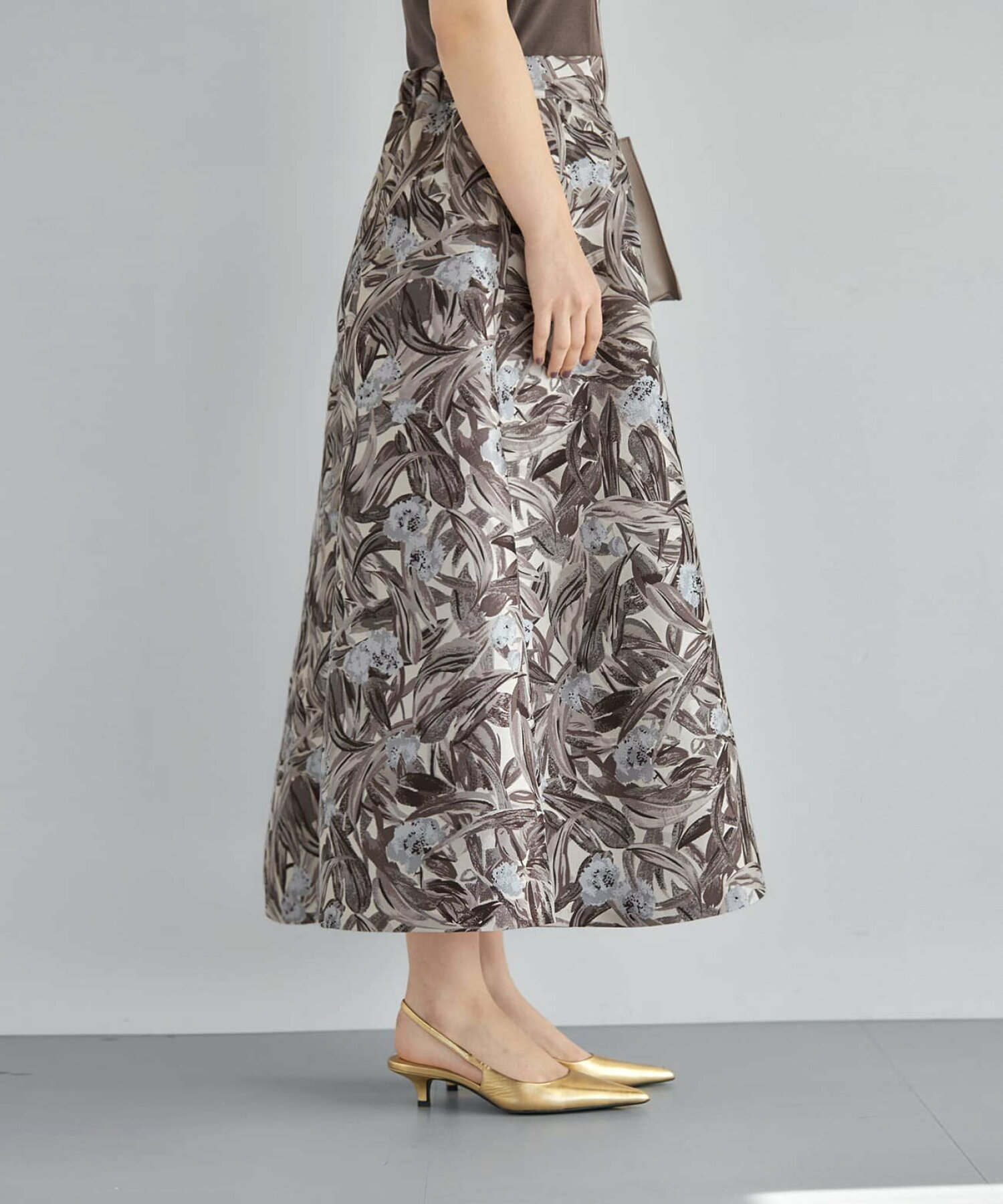 【Made in JAPAN】フラワー柄ジャガード織りサキュラースカート